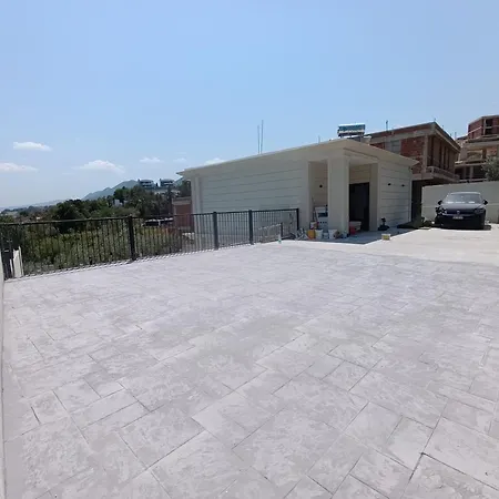 Peleus -suite 1 Tirana